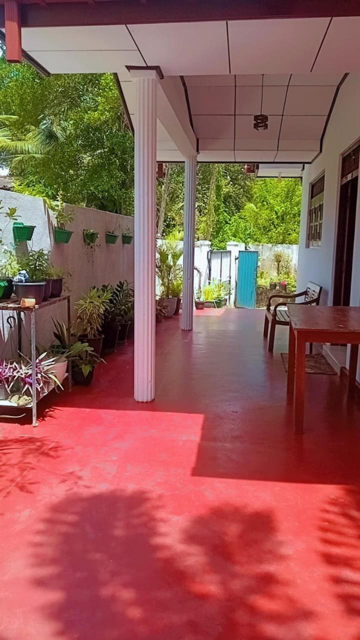 Coco One Holiday Inn Mirissa Exterior photo
