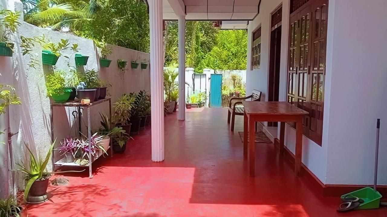 Coco One Holiday Inn Mirissa Room photo