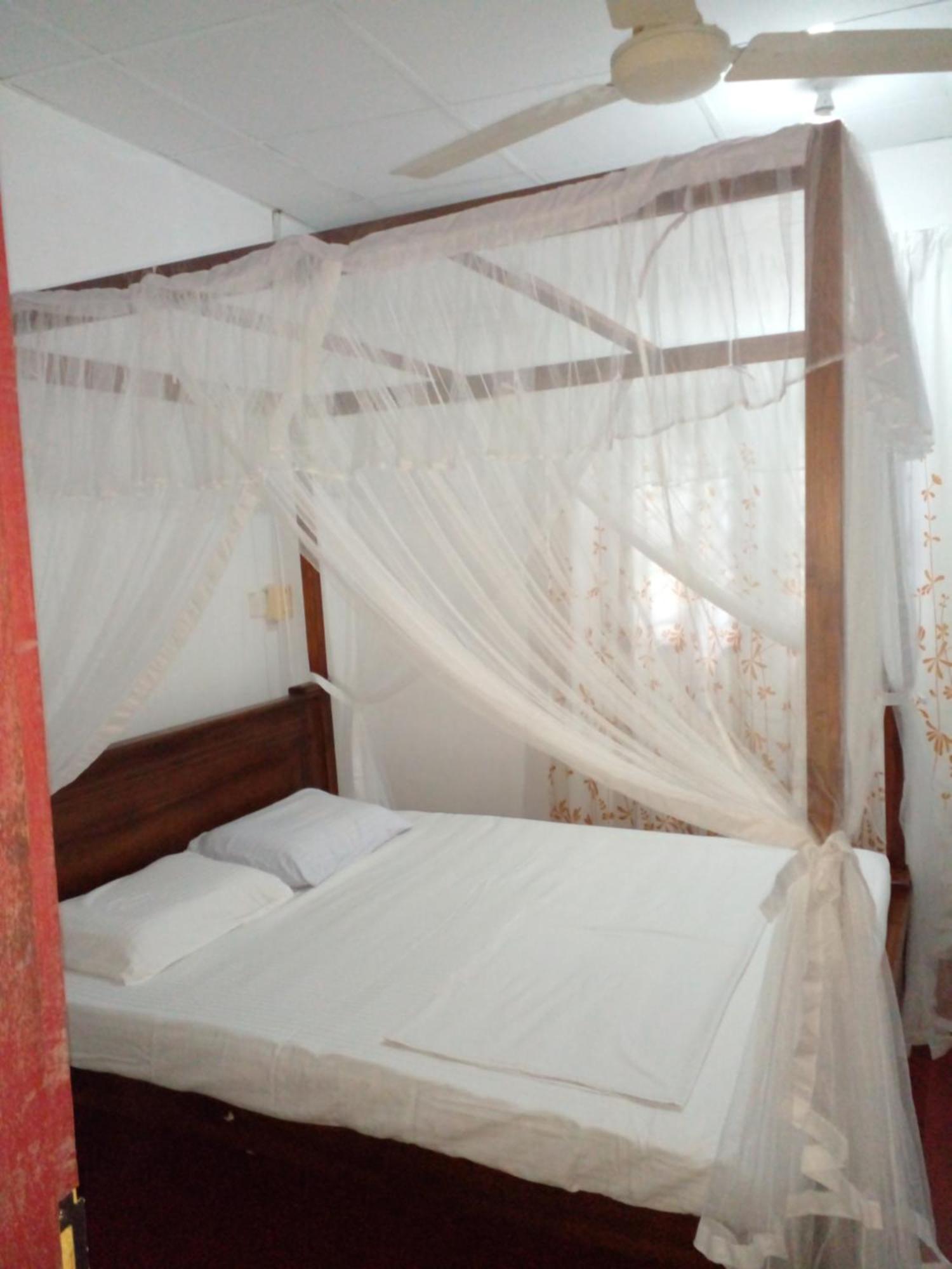 Coco One Holiday Inn Mirissa Room photo